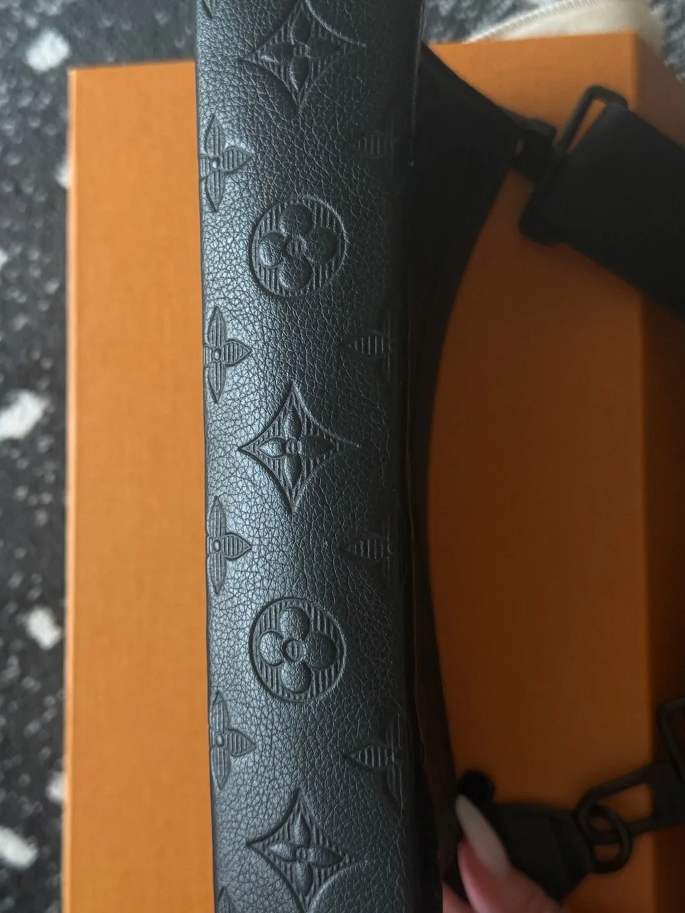 Louis Vuitton Black messenger Monogram Crossbody Bag MINT
